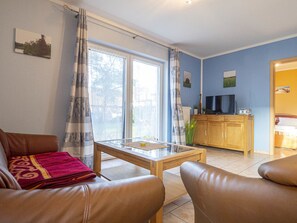 TV, stereo - Vacation home Karola, apartment 1 - ground floor (Glowe)