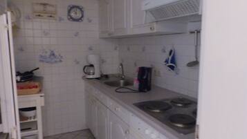 Refrigerador, horno, placa de cocina, cafetera/tetera