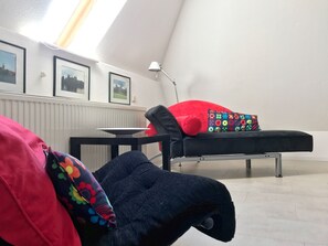 テレビ、DVD プレーヤー、ステレオ