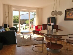 Fernseher, DVD-Player, Stereoanlage