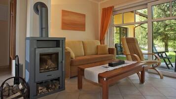 TV, fireplace, stereo