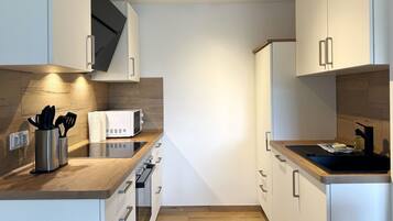 Kühlschrank, Ofen, Herdplatte, Geschirrspüler