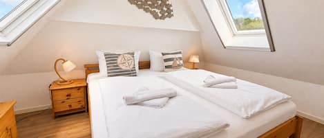 1 bedroom, WiFi (free), bed sheets