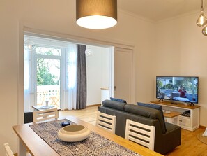 TV, fireplace, stereo