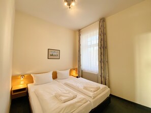 1 bedroom, desk, travel crib, free WiFi - Sea view apartment no. 23 in the Villa Anna in Sassnitz on Rügen (Sassnitz)