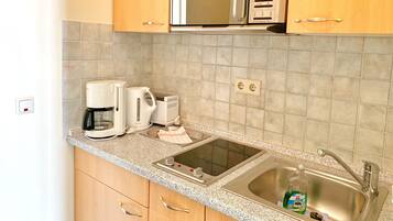 Fridge, microwave, stovetop, coffee/tea maker