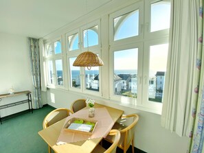 Dining - Sea view apartment no. 22 in the Villa Anna in Sassnitz on Rügen (Sassnitz)