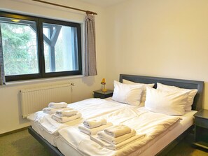 1 quarto, Wi-Fi de cortesia, roupa de cama