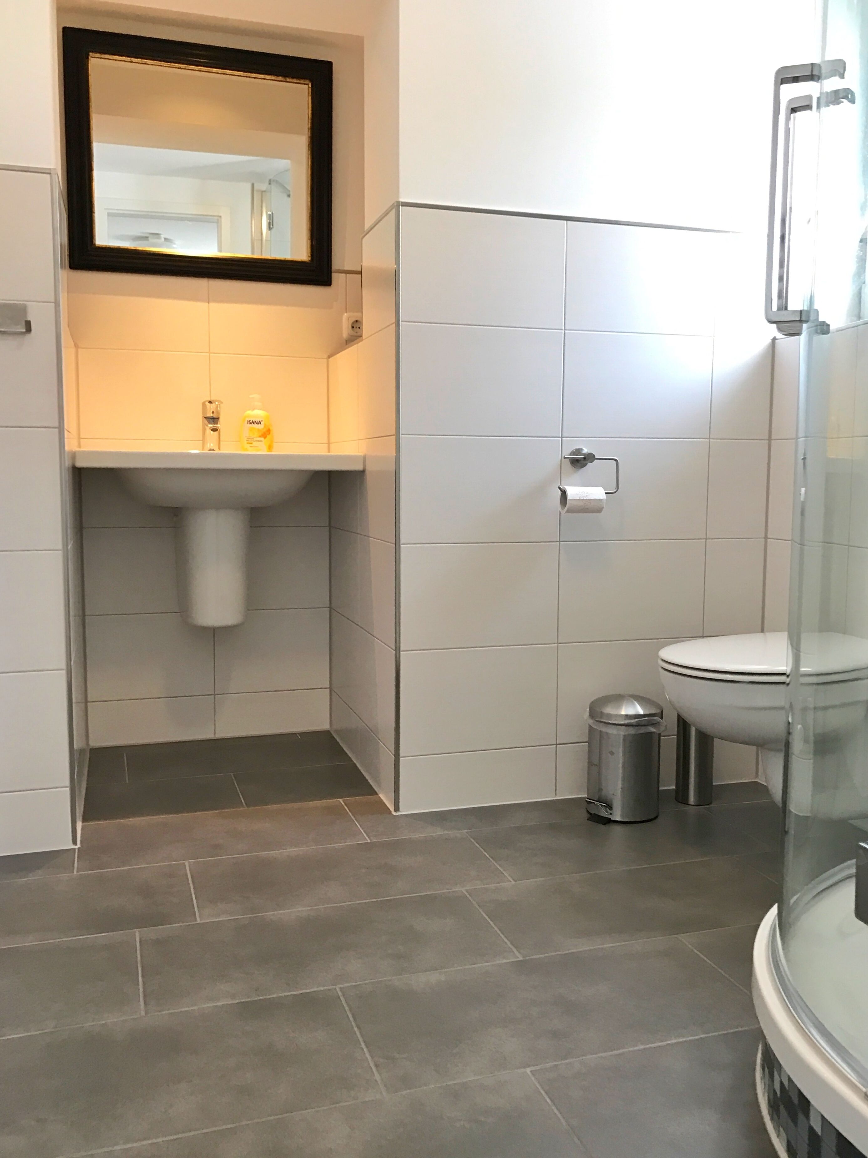 Een douche, handdoeken