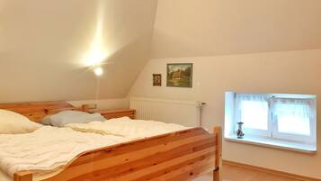 1 bedroom, bed sheets