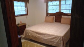 3 habitaciones, tabla de planchar con plancha, wifi y ropa de cama 