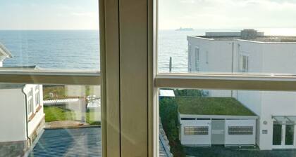 Seaside Appartements, "black-white"