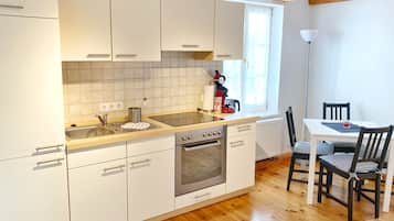 KylskÄp, ugn, spishÀll och kaffe- och tebryggare