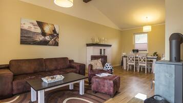 Fernseher, Kamin, Stereoanlage