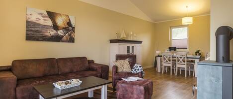 Fernseher, Kamin, Stereoanlage