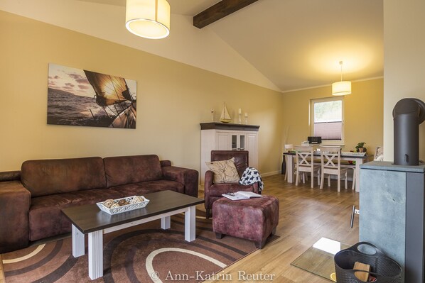 Fernseher, Kamin, Stereoanlage