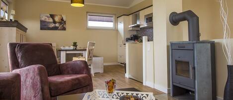 Fernseher, Kamin, Stereoanlage