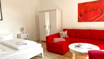 1 Schlafzimmer, Reisekinderbett, kostenloses WLAN, Bettwäsche