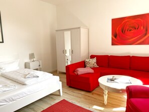 1 Schlafzimmer, Reisekinderbett, kostenloses WLAN, Bettwäsche