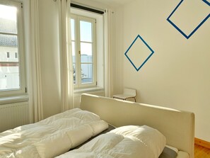 1 bedroom, free WiFi, bed sheets - Seaside Apartments, "Dark Blue" (Sassnitz)