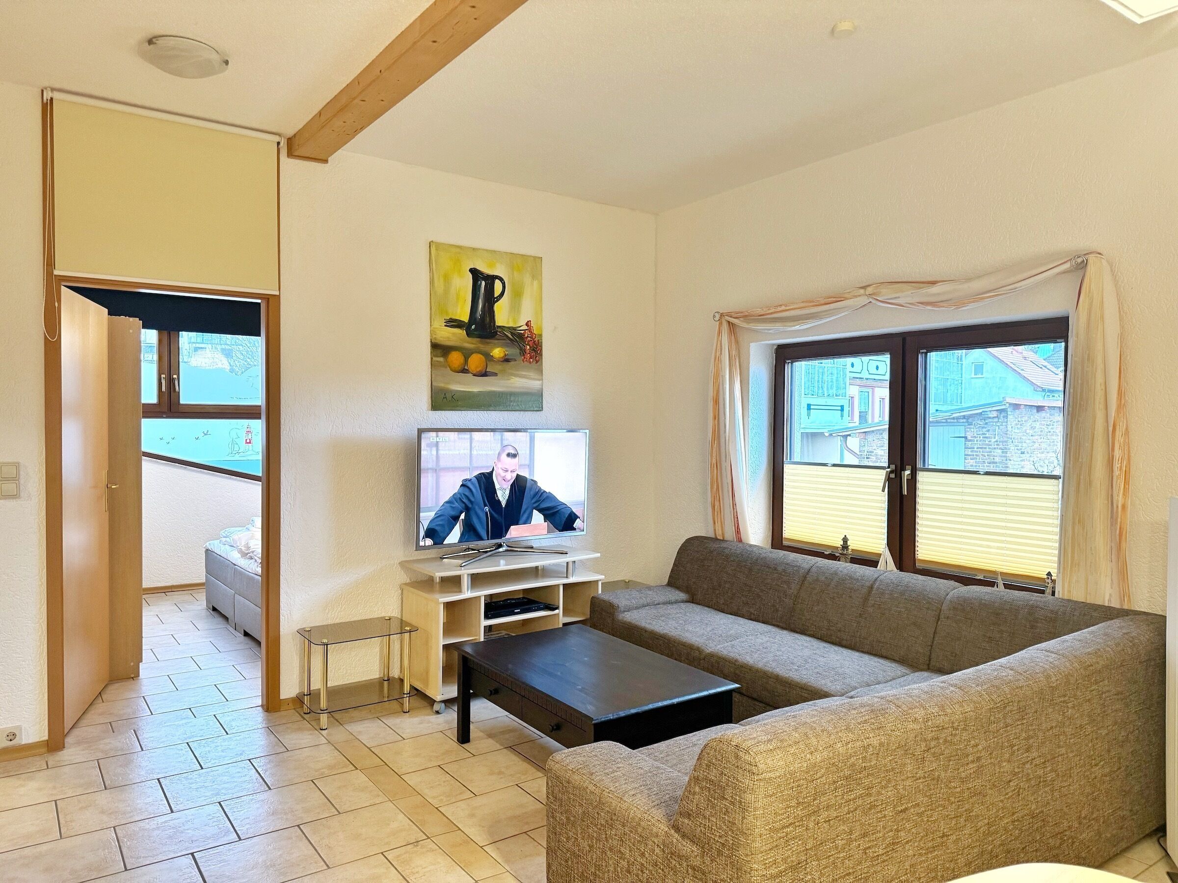 Fernseher, DVD-Player, Tischtennisplatte, Stereoanlage