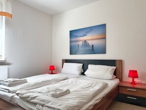 2 bedrooms, desk, travel cot, free WiFi - Haus der Seeadler - Holiday apartment 2 (Lietzow OT Borchtitz)