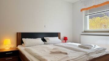 2 Schlafzimmer, Schreibtisch, Reisekinderbett, kostenloses WLAN