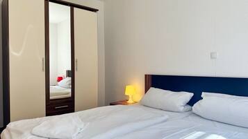 2 Schlafzimmer, Schreibtisch, Reisekinderbett, kostenloses WLAN