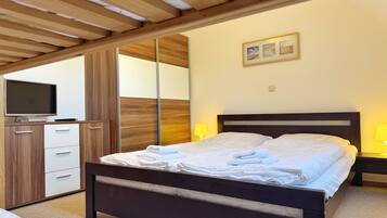 2 bedrooms, travel crib, free WiFi, bed sheets