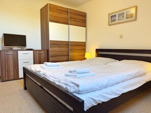2 Schlafzimmer, Reisekinderbett, kostenloses WLAN, Bettwäsche