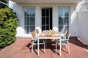 Outdoor dining - Vacation apartment Neddesitz No. 35 (Neddesitz)