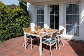 Outdoor dining - Vacation apartment Neddesitz No. 35 (Neddesitz)