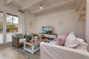 TV, stereo - Semi-detached house Freyh II (Lohme OT Ranzow)