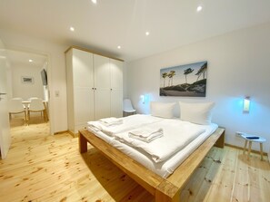 2 bedrooms, bed sheets - Ferienhaus "lieflo" am Waldrand in Strandnähe (Glowe)