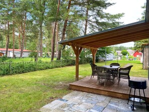 Outdoor dining - Ferienhaus "lieflo" am Waldrand in Strandnähe (Glowe)