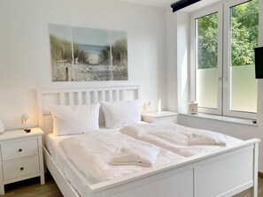 2 chambres, lit parapluie, draps fournis