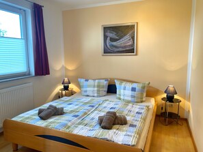 2 bedrooms, travel cot, free WiFi, bed sheets - Ferienwohnung 2, Am Hochzeitsberg 3A (Breege)