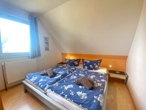 2 Schlafzimmer, Reisekinderbett, kostenloses WLAN, Bettwäsche