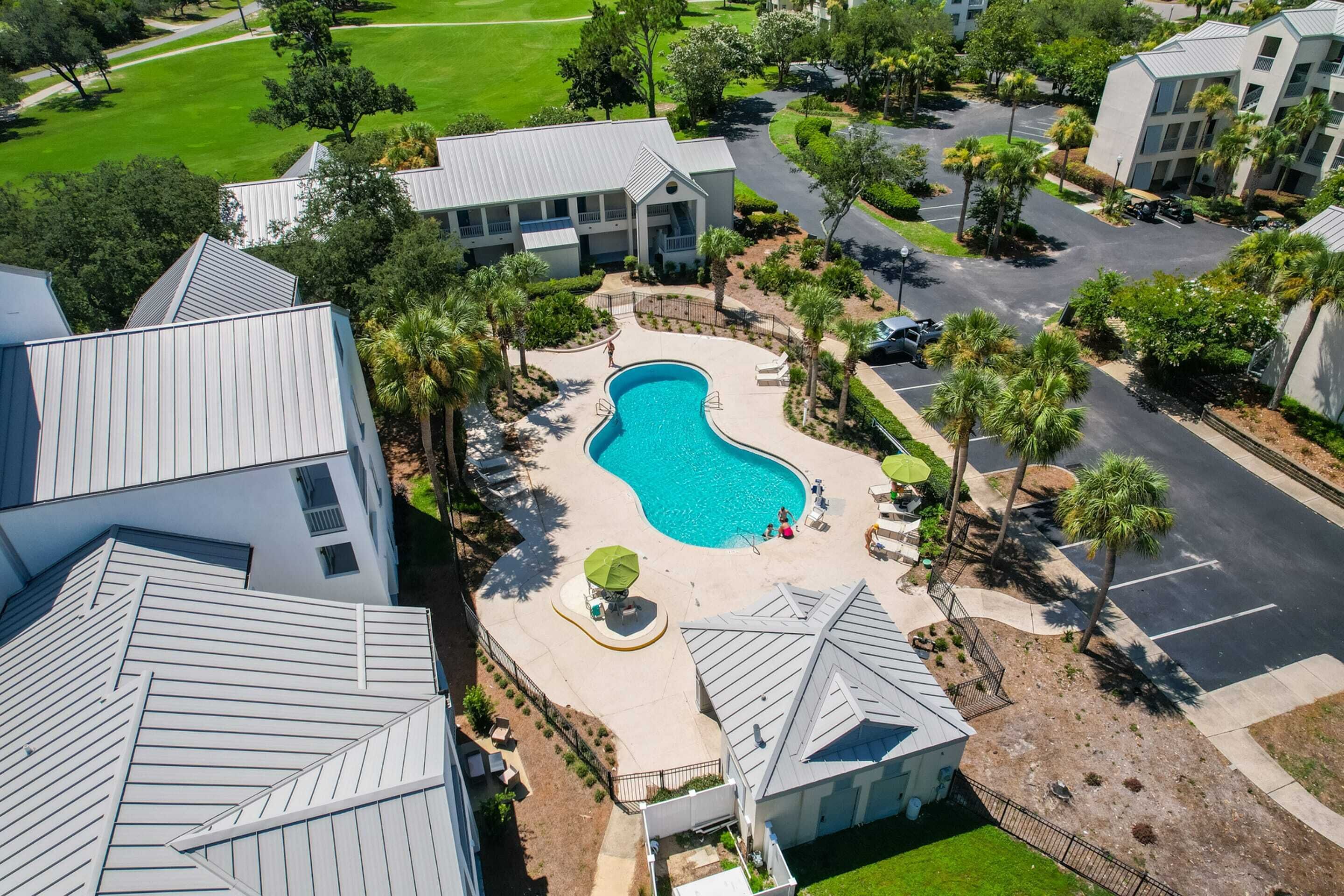 Modern & Spacious PCB Condo! 1st Floor, Pvt Porch