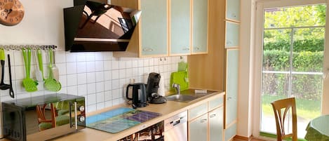 冰箱、微波炉、烤箱、炉灶
