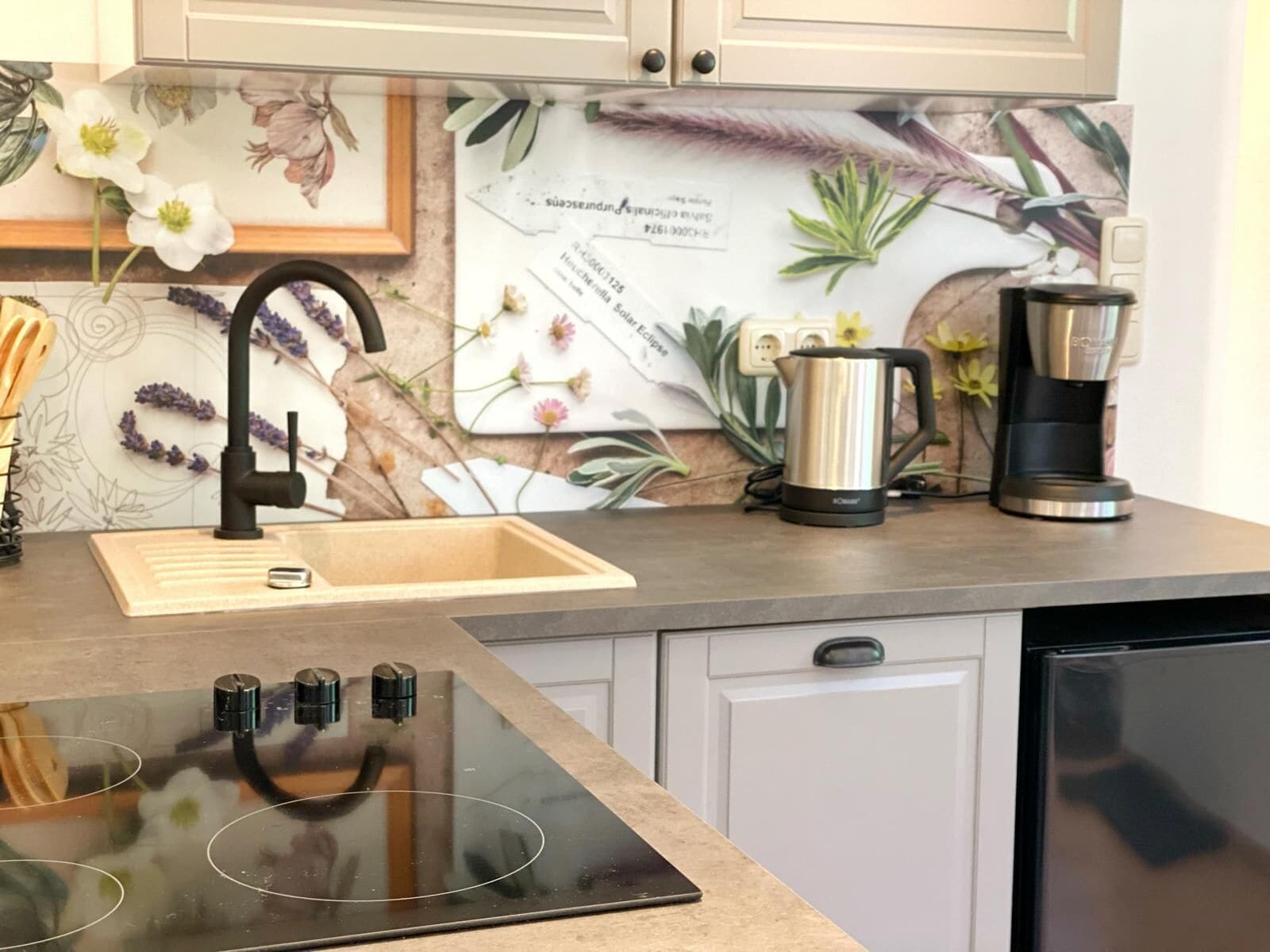 Geladeira, fogão, cooktop, lava-louças