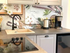 Kylskåp, ugn, spishäll och diskmaskin