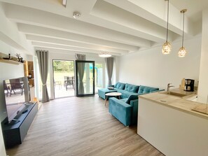 TV - Vacation apartment "Jolle 06" (Binz)