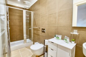 Dusche, Haartrockner, Handtücher