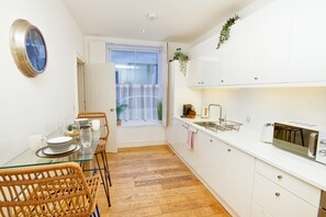 Réfrigérateur, micro-ondes, four, lave-vaisselle