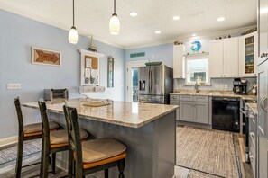 Fridge, microwave, oven, stovetop - Blue Sky Breeze - Gulf Front, Pet Friendly on the beach (Dauphin Island)