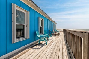 Terrace/patio - Blue Sky Breeze - Gulf Front, Pet Friendly on the beach (Dauphin Island)