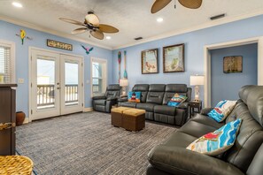 TV - Blue Sky Breeze - Gulf Front, Pet Friendly on the beach (Dauphin Island)