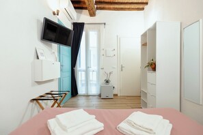 3 bedrooms, desk, iron/ironing board, travel cot - Discover the true essence of Florence (Firenze)