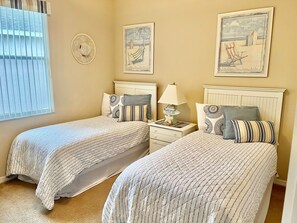 4 bedrooms, iron/ironing board, travel crib, free WiFi - Happy Days villa with pool in gated community! (Haines City)